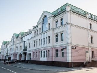 По центру Екатеринбурга