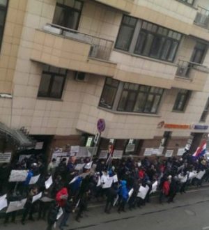 Посольство Турции в столице РФ закидали камнями