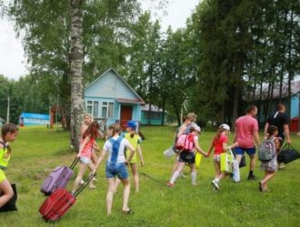 Роспотребнадзор выявил 13 неправомерных детских лагерей с самого