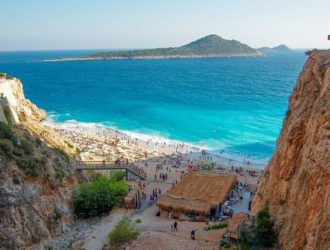 Туристы повалили к морю в Анталию: температуры воздуха и воды сравнялись