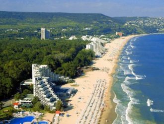 Течения у берегов Болгарии уносят туристов в море
